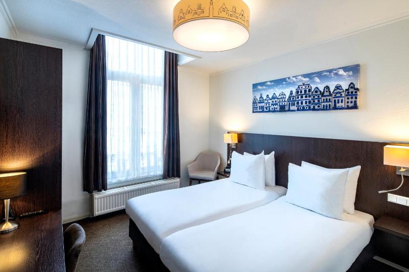 Twin Room image 1