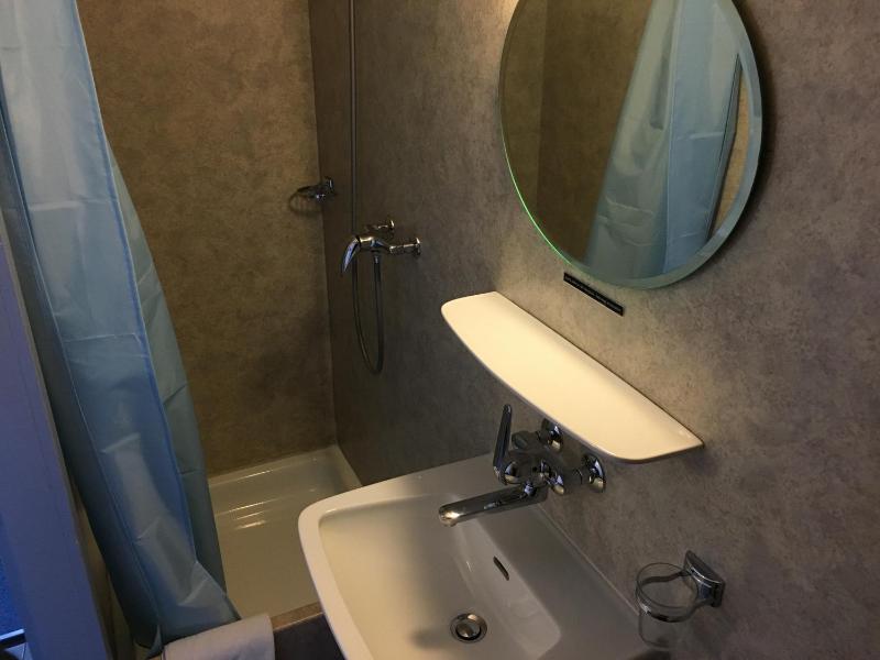 Single Room with Shower image 4