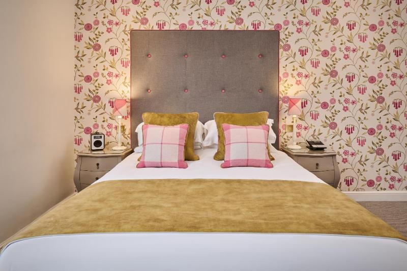 Superior Double Room with Garden View image 4