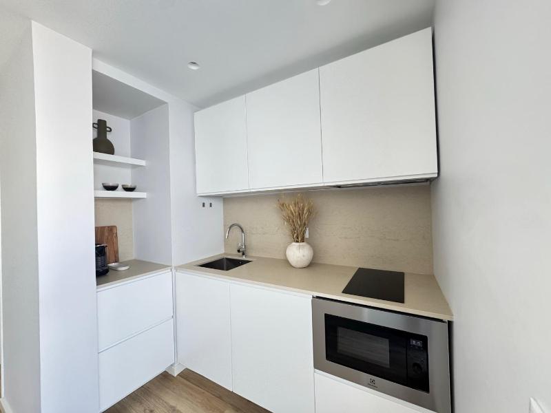 Superior One-Bedroom Apartment with Sea View and Access to the Pool image 3
