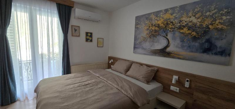 Family Room image 3