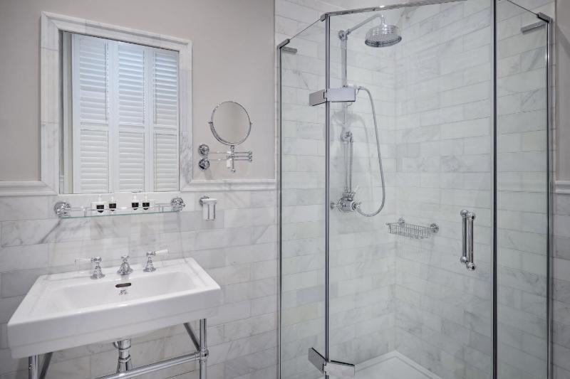 Luxury King Double Room with Park View image 3