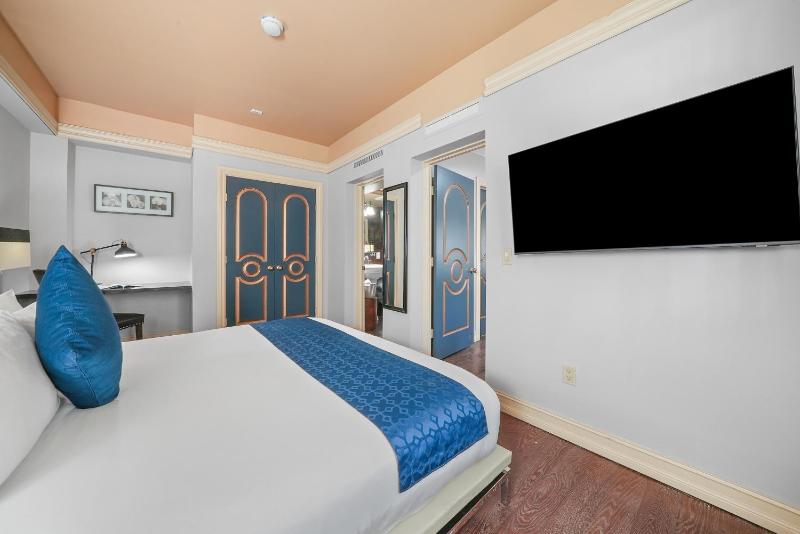 Deluxe One Bedroom King Suite image 4