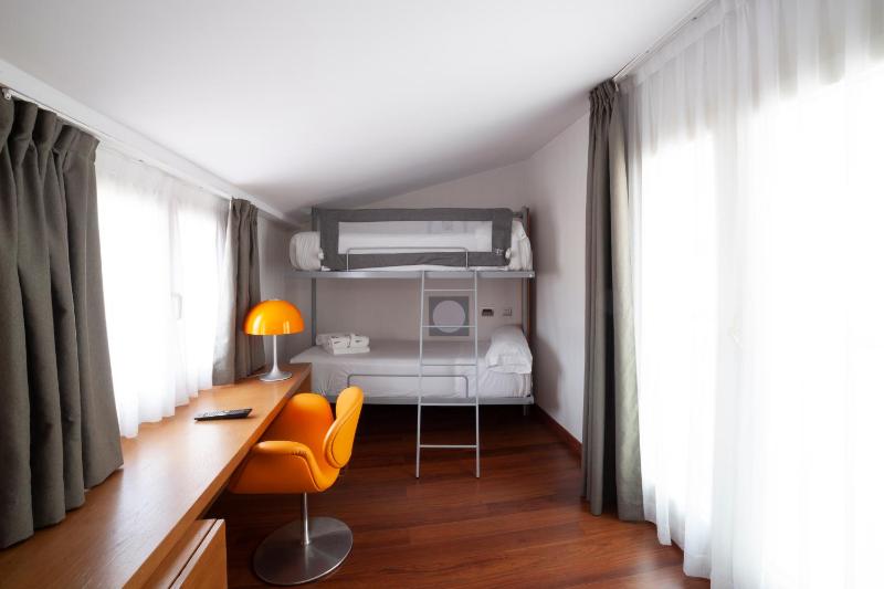 Quadruple Room image 3