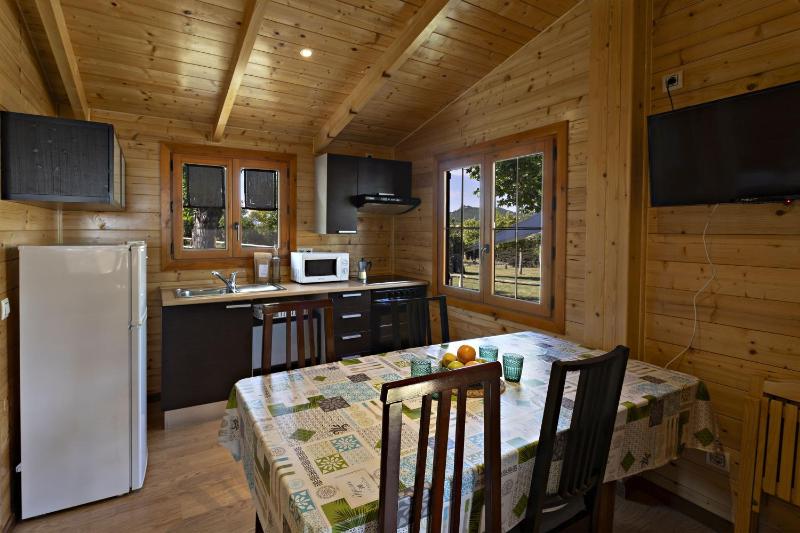 Two-Bedroom Bungalow image 4