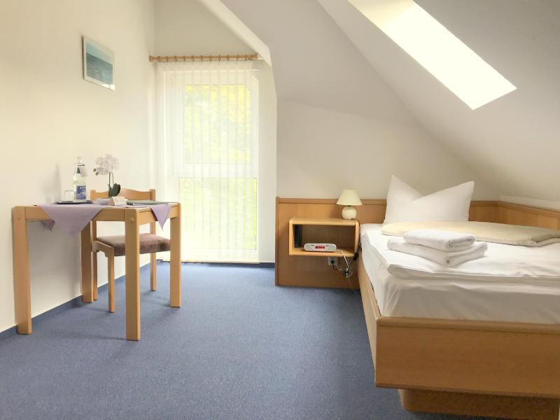Single Room image 3