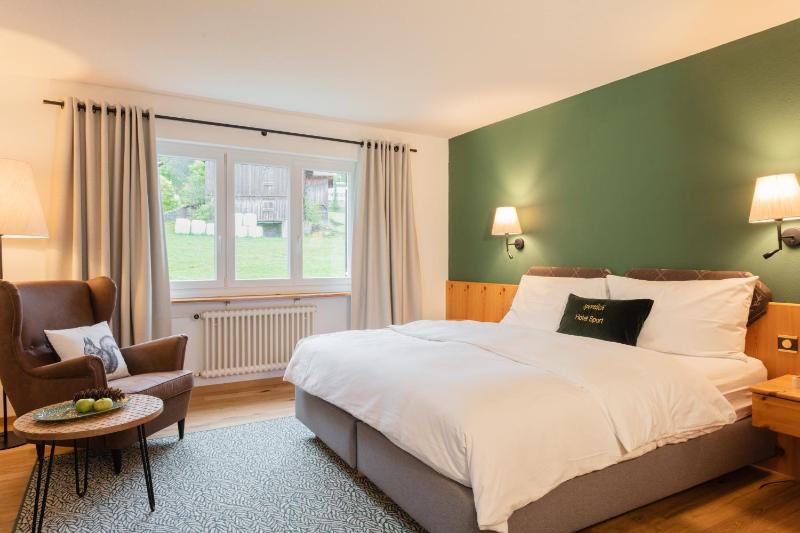 Superior Triple Room image 4