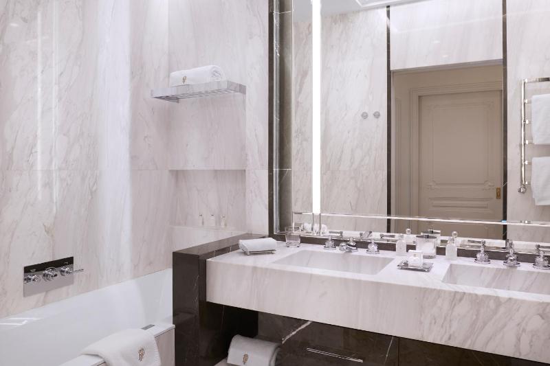 Exclusive Double or Twin Room with Sea View image 3
