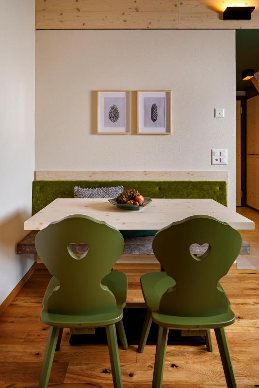 Family Room image 3
