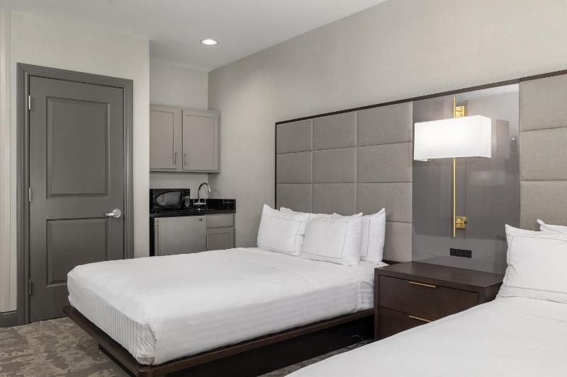 Superior Queen Room with Two Queen Beds - Non-Smoking image 2