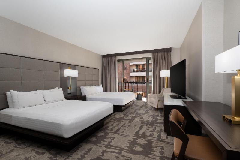 Superior Queen Room with Two Queen Beds - Non-Smoking image 3