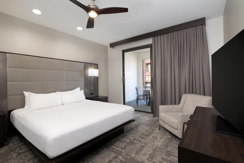 One-Bedroom Condo image 4