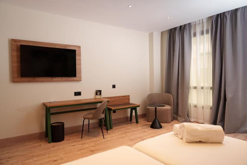 Double Room image 4