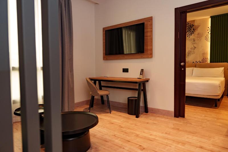 Superior Double Room image 4
