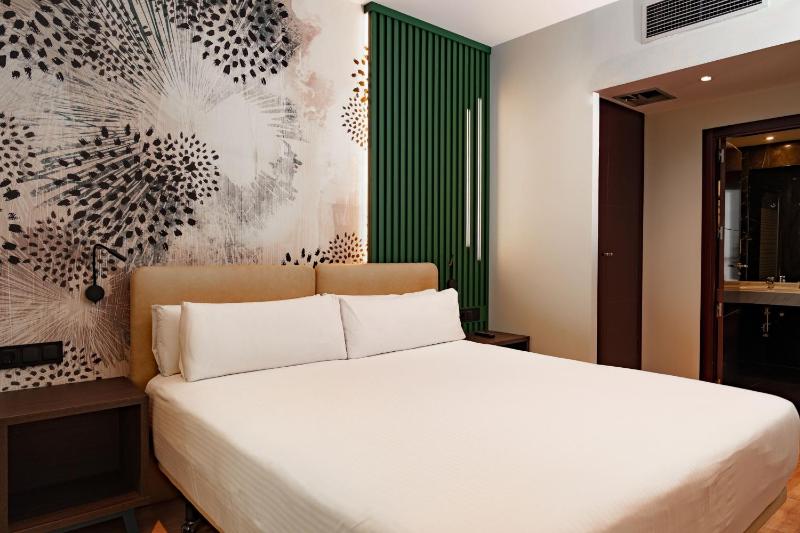 Superior Double Room image 3