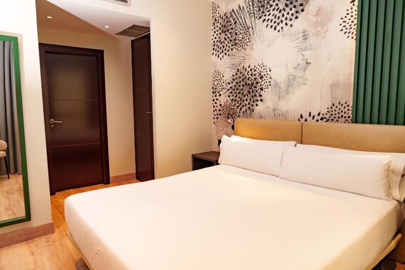 Junior Suite (4 Adults) image 3
