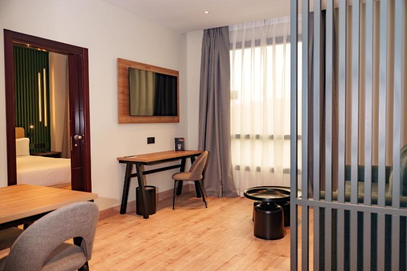 Junior Suite (4 Adults) image 1