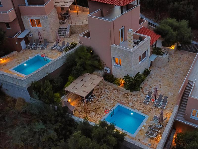 Rose Villa With Sea View image 3