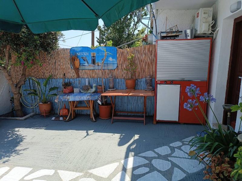 Blue Dolphins 2 bedroomed house with court yard - image 3