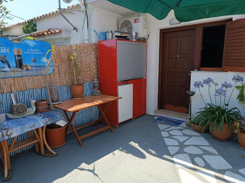 Blue Dolphins 2 bedroomed house with court yard - image 7