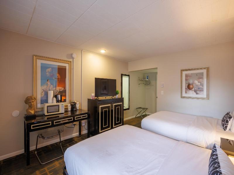 Double Room with Two Double Beds image 3