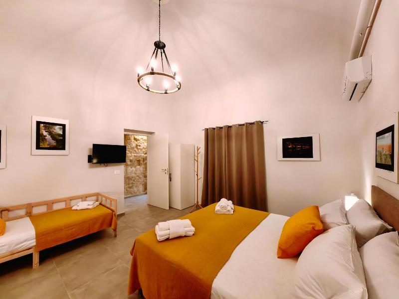 Basso 61 Urban Oasis with Private Mini Pool & Courtyard - Families & Groups - image 24