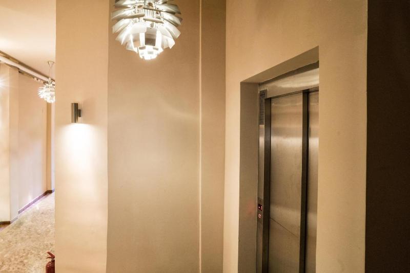 Athenaeum Downtown by Pretty Apartments - image 3