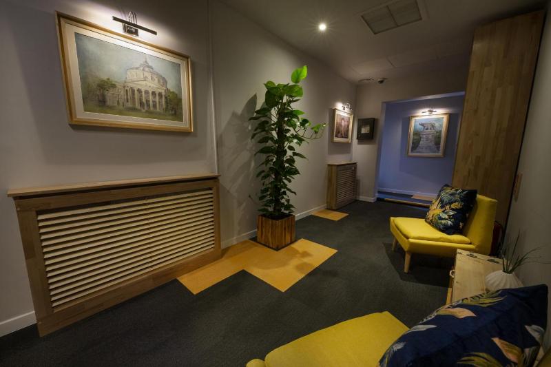 Athenaeum Downtown by Pretty Apartments - image 10
