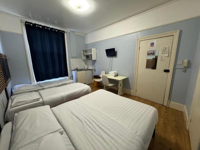 Quadruple Room with Private Bathroom image 4
