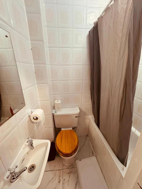 Quadruple Room with Private Bathroom image 3