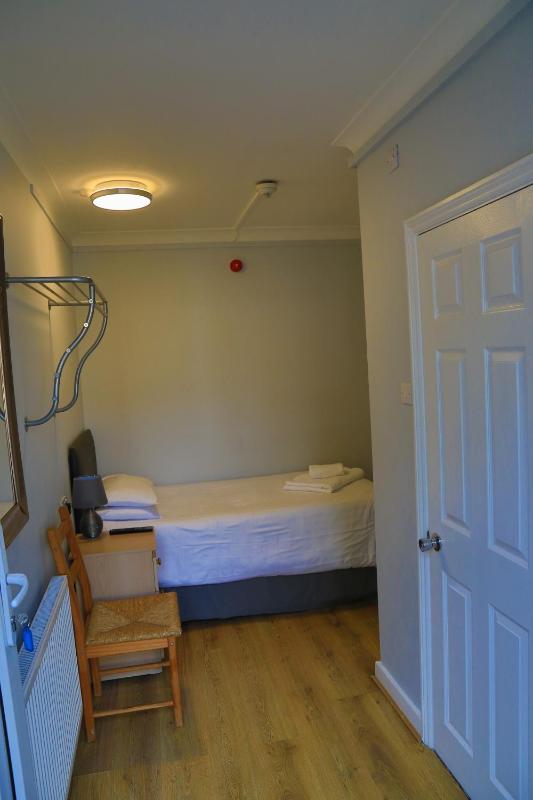 Standard Single Room image 4
