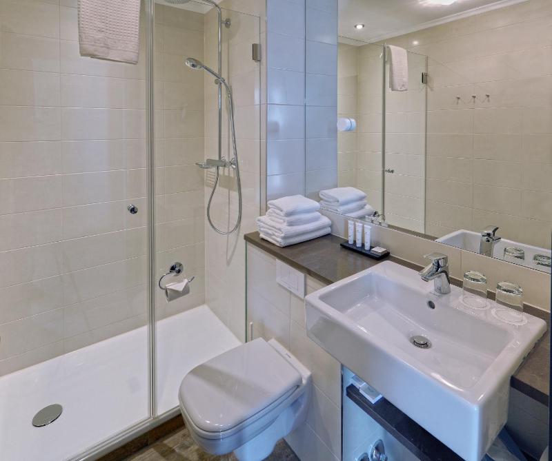 Standard Double Room image 4