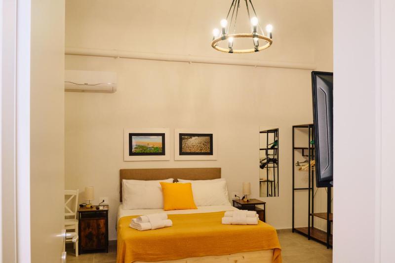 Basso 61 Urban Oasis with Private Mini Pool & Courtyard - Families & Groups - image 35