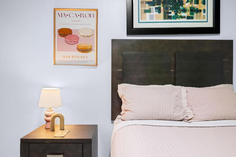 Guest Room with One Bed image 4