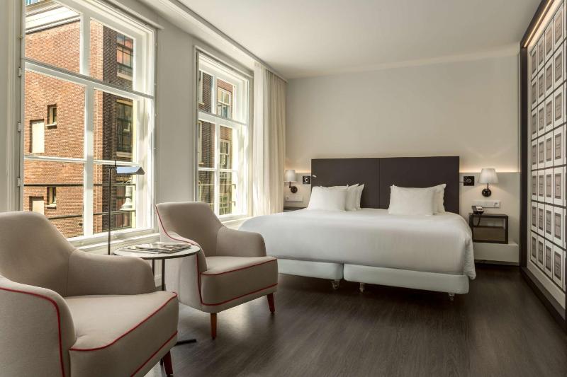 Superior Double or Twin Room with View image 4
