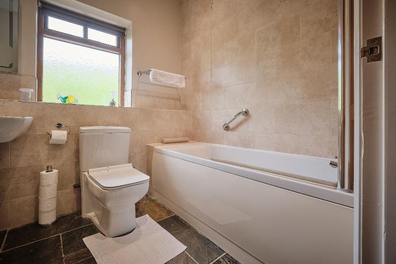 Swallows Nest Cottage - image 9