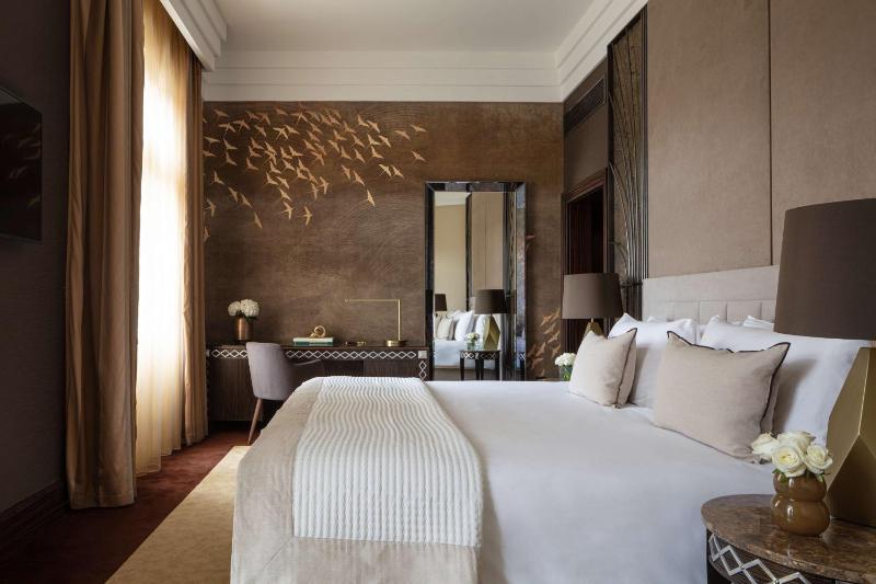 Deluxe Double or Twin Room image 4