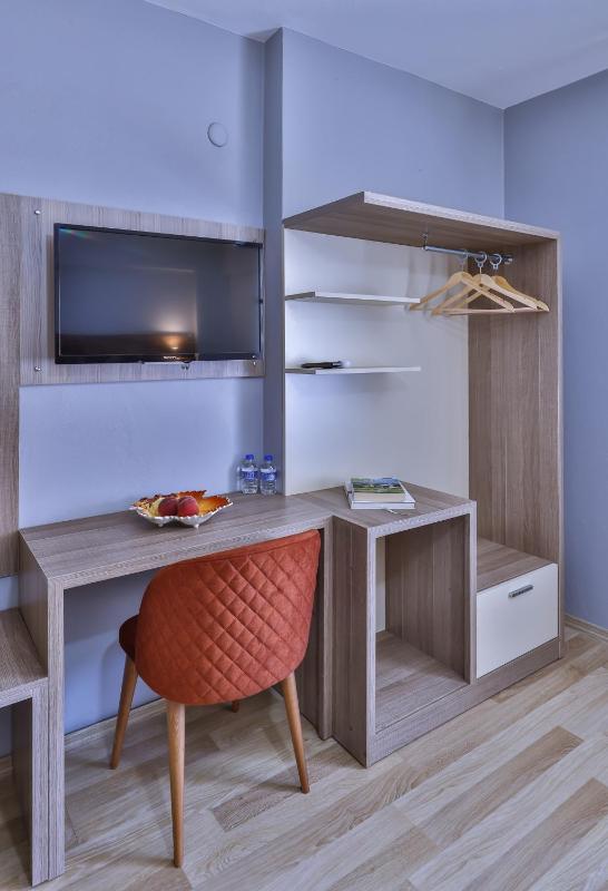 Twin Room image 3