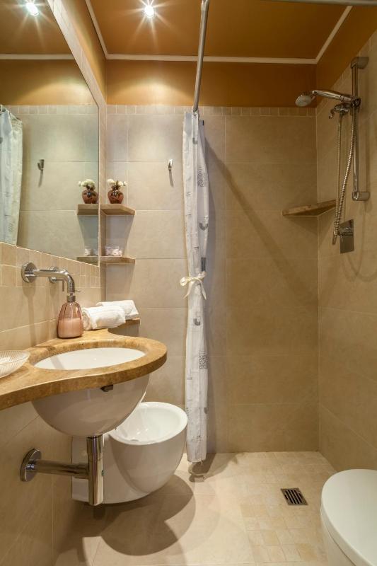 Double or Twin Room image 3