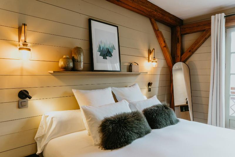 Premier Double Room image 3