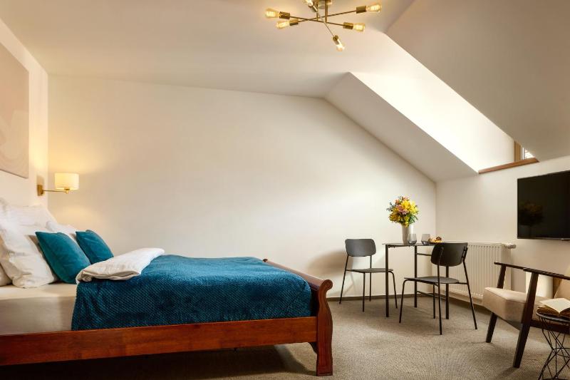 Deluxe Room image 3