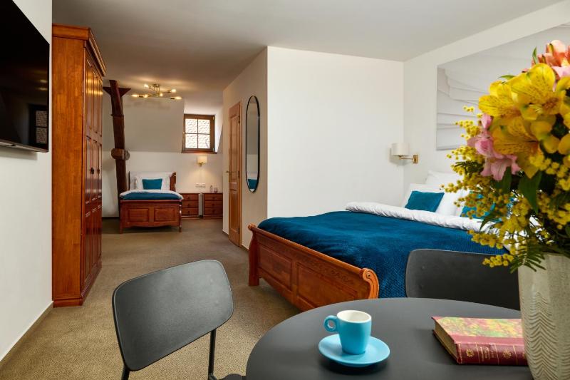 Deluxe Quadruple Room image 1