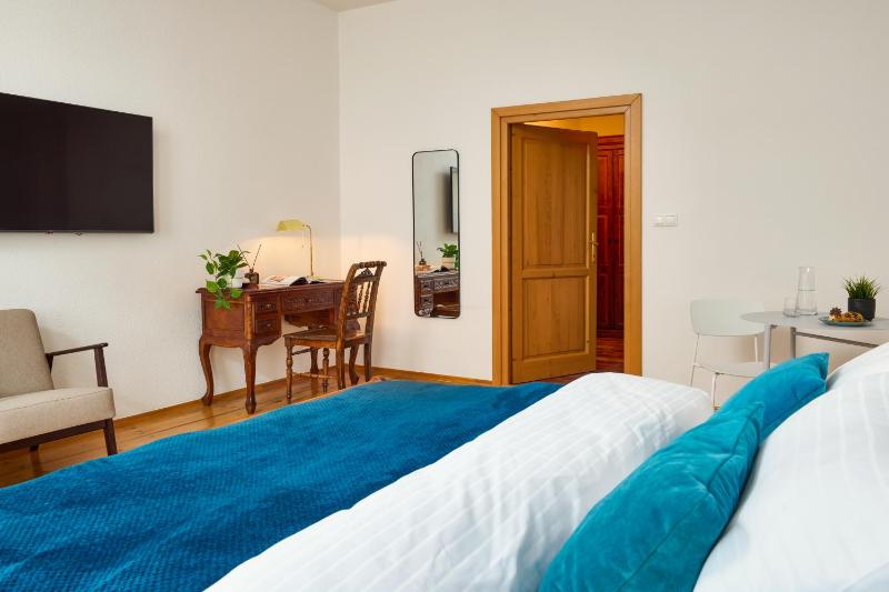 Double Room image 4