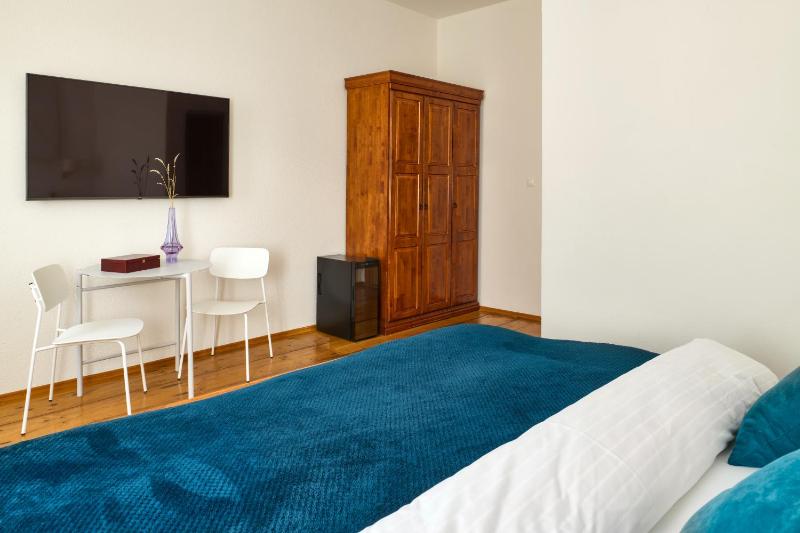 Double Room image 3