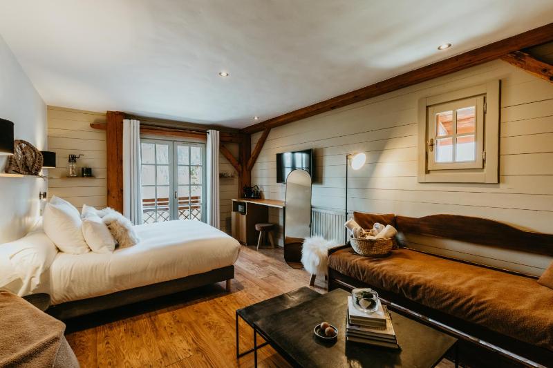 Large Double Room image 3