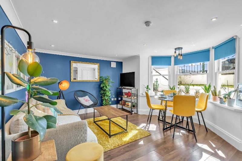 Seaside Gem Apartment By My Getaways - image 4