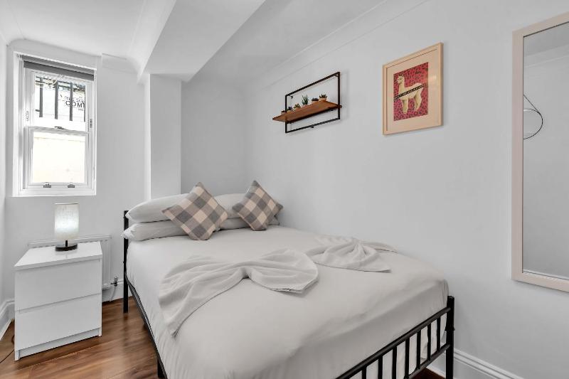 Seaside Gem Apartment By My Getaways - image 12