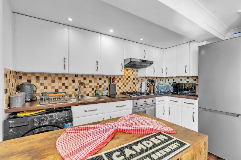 Seaside Gem Apartment By My Getaways - image 5