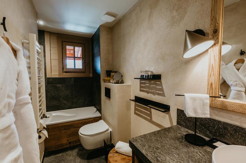 Large Double Room image 4