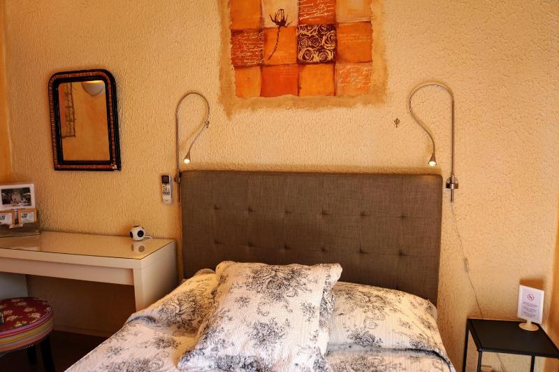 Standard Double Room image 3